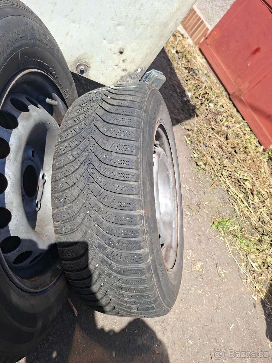 Prodám ráfky s gumama 205/65R15 94 T - 2