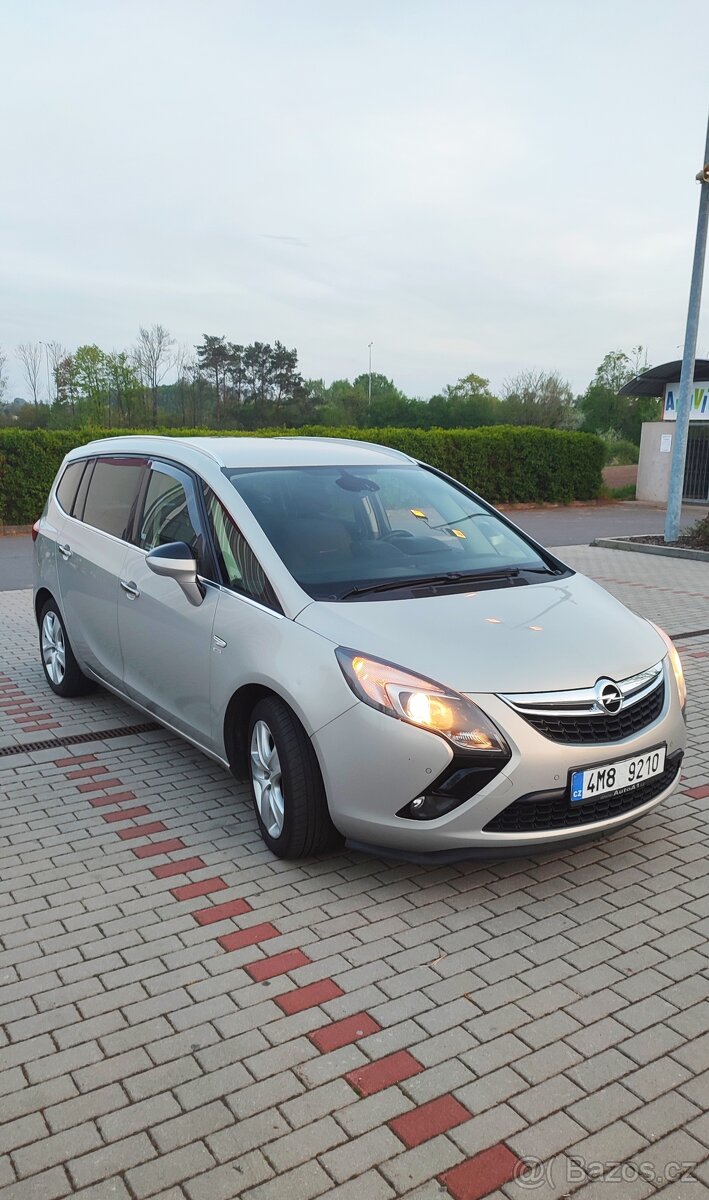 Opel Zafira C 2.0 CDTi Cosmo, ČR, nehav. , 5 + 2 míst, - 2