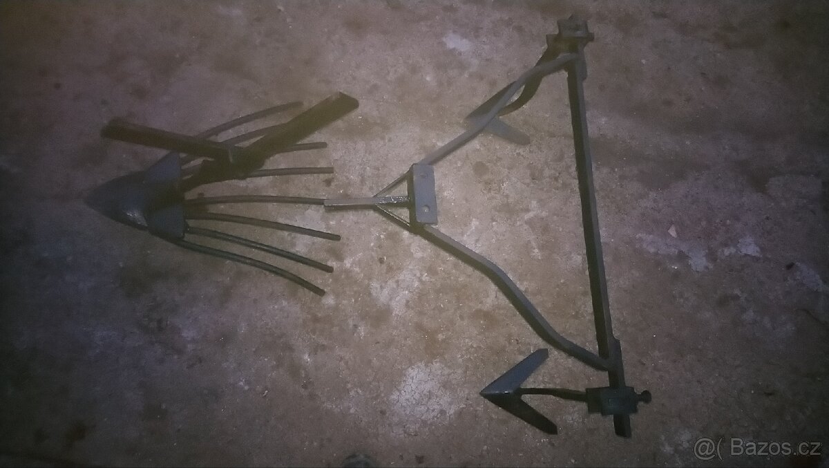 Vari - plečka a vyorávač na brambory - 2