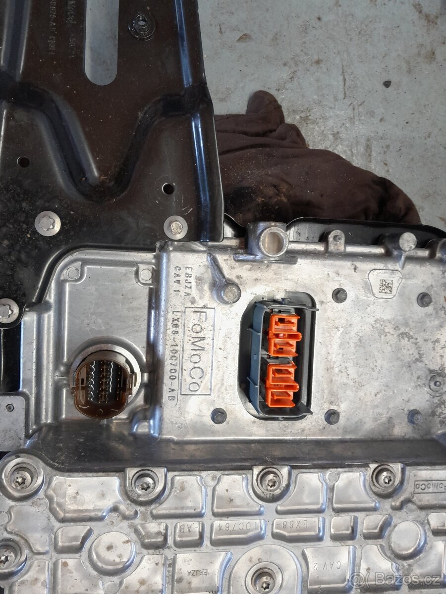 Ford kuga 2,5 hybrid 4x4 r.v.2021 vysokonapěťová baterie - 2