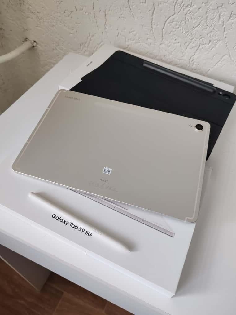 Samsung Galaxy Tab S9 12GB/256GB, ochranný kryt s klávesnicí - 2