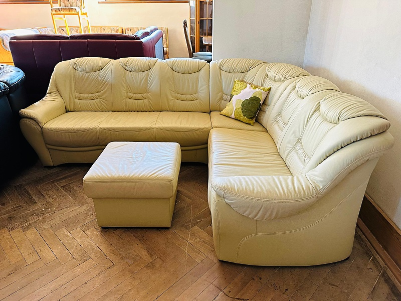 058 Kožená rohová sedací souprava sedačka + taburet - 2