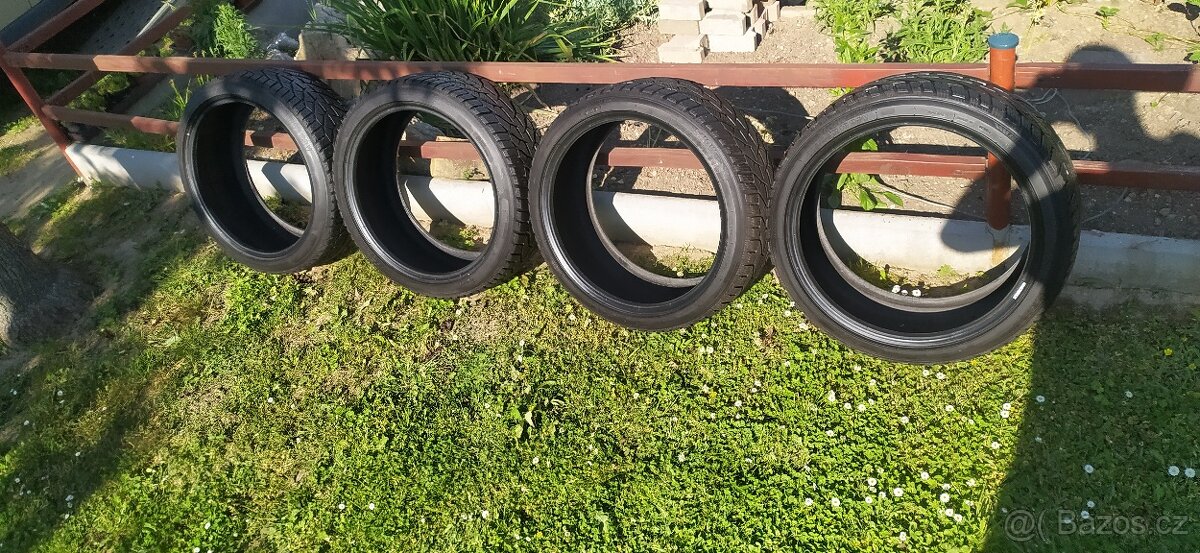 Prodám sadu zimních pneu 225/40-18 - 2