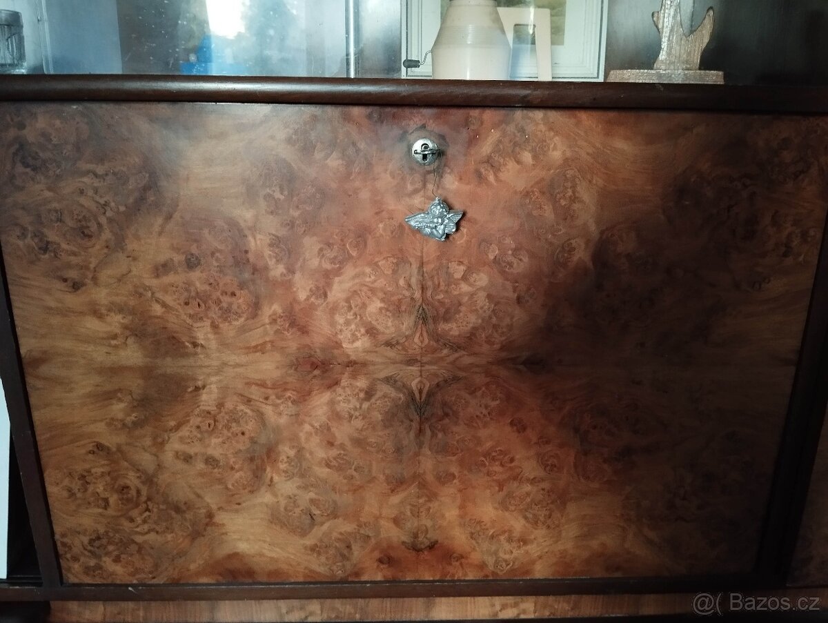 Starožitná obývací stěna,dekor kořenice - 2