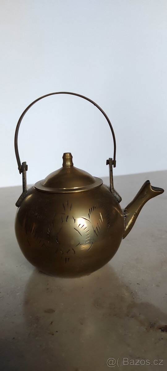 Mosazná konvička - 2