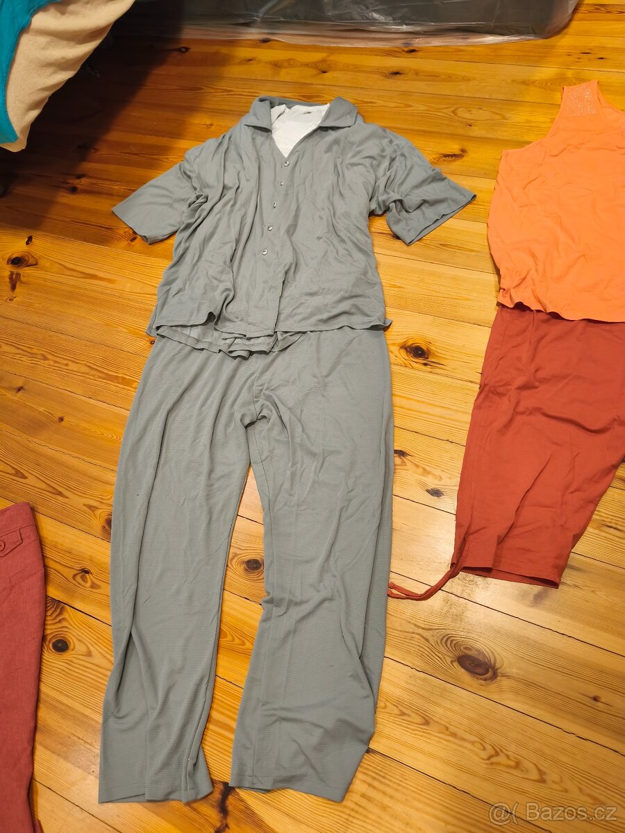 Spousta oblečení vel. 58/62 - 2