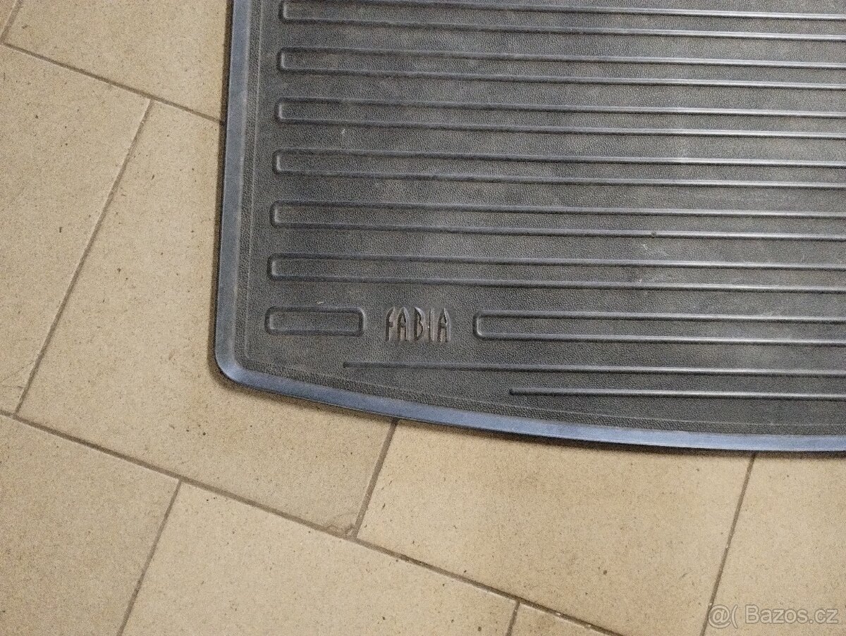 Škoda Fabia Combi - Originální gumová podložka - 2