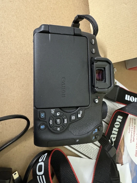 fotoaparát Canon EOS 750D - 2