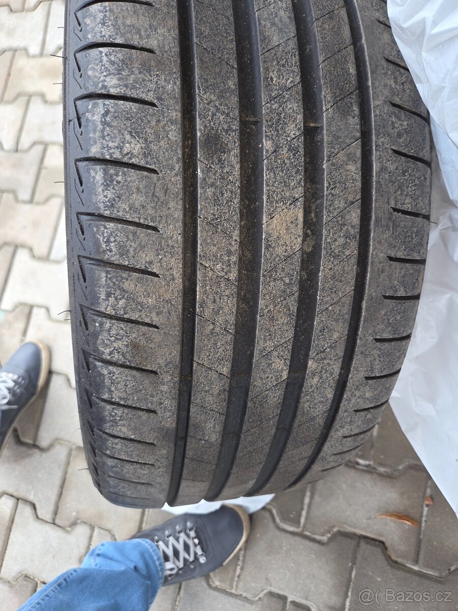225/45 R18 , 255/40 R18 - 2