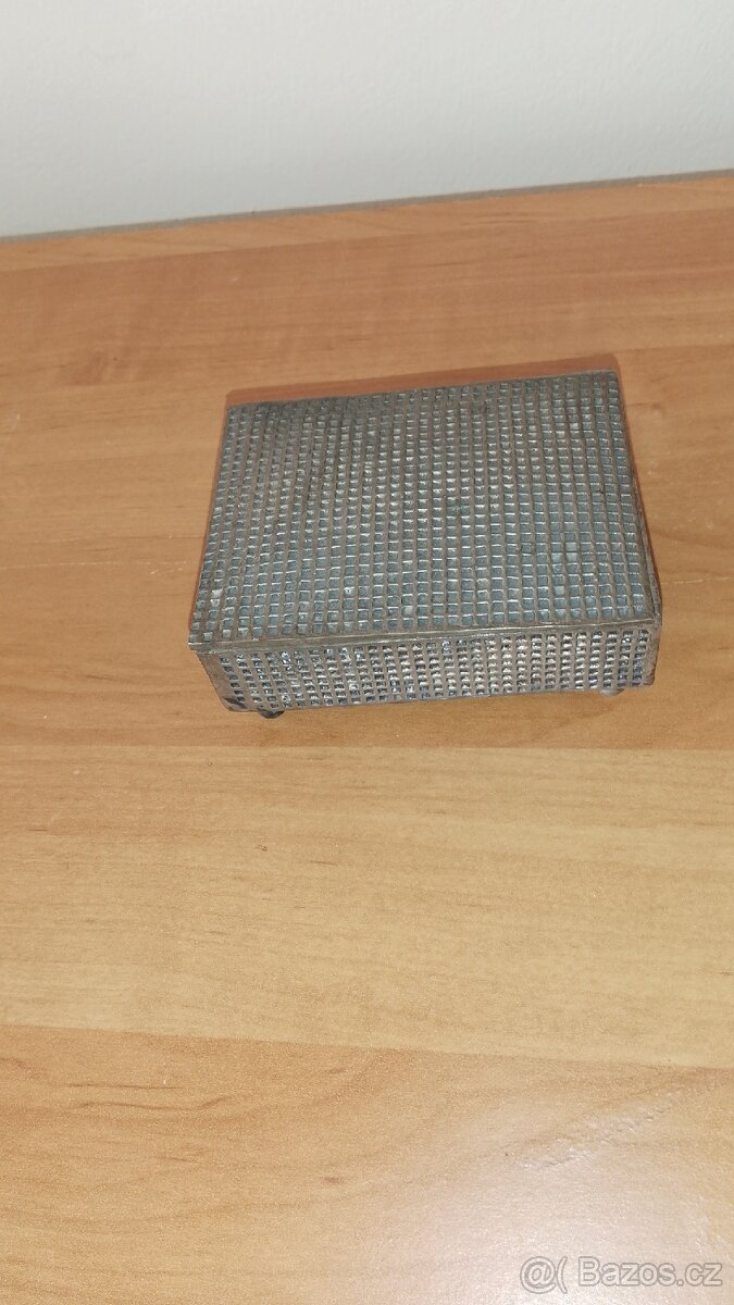 Plechová starožitná šperkovnice - 2