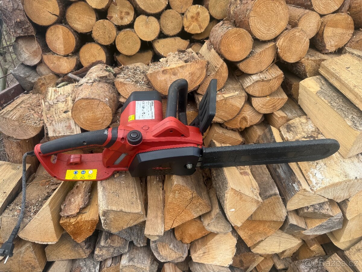 Nefunkční elektrická motorová pila - 2