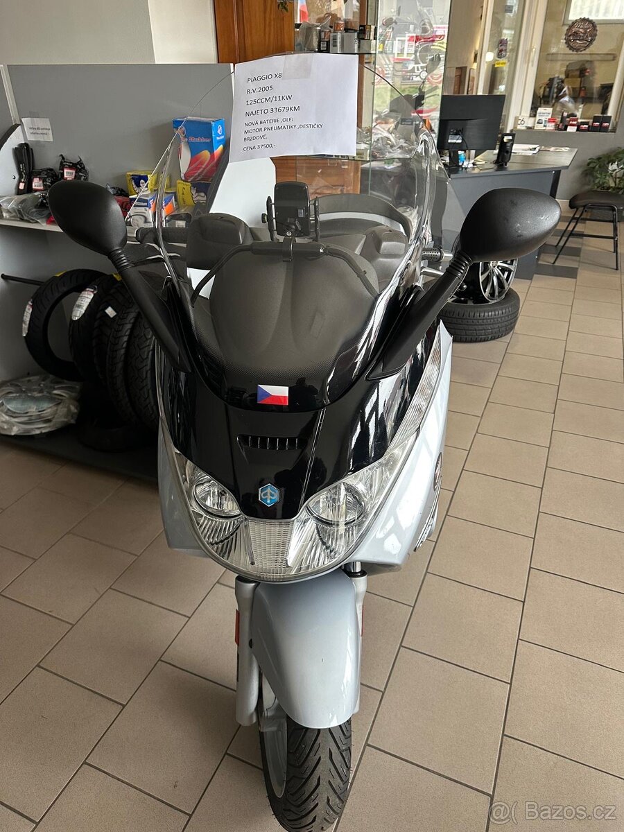 Skútr Piaggio X8 - 2