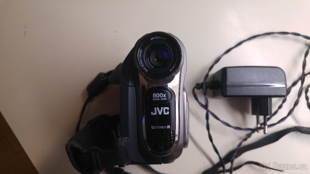 Prodám miniDV kameru JVC GR-D720E - 2