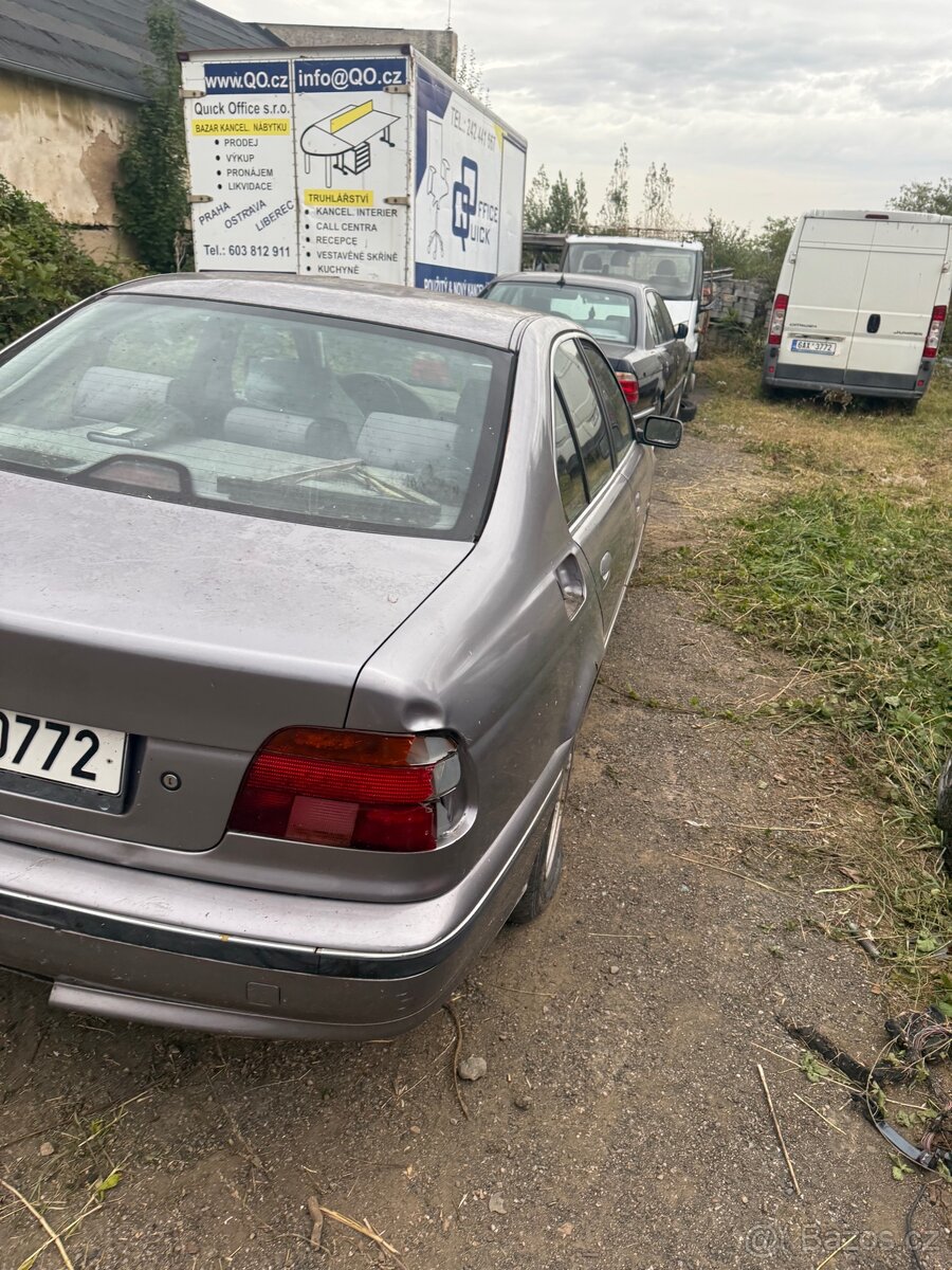 Prodám BMW E39 na díly - 2