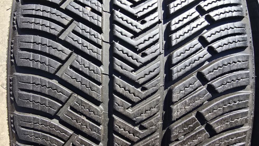 Zimní pneu 245/35/20 Michelin - 2