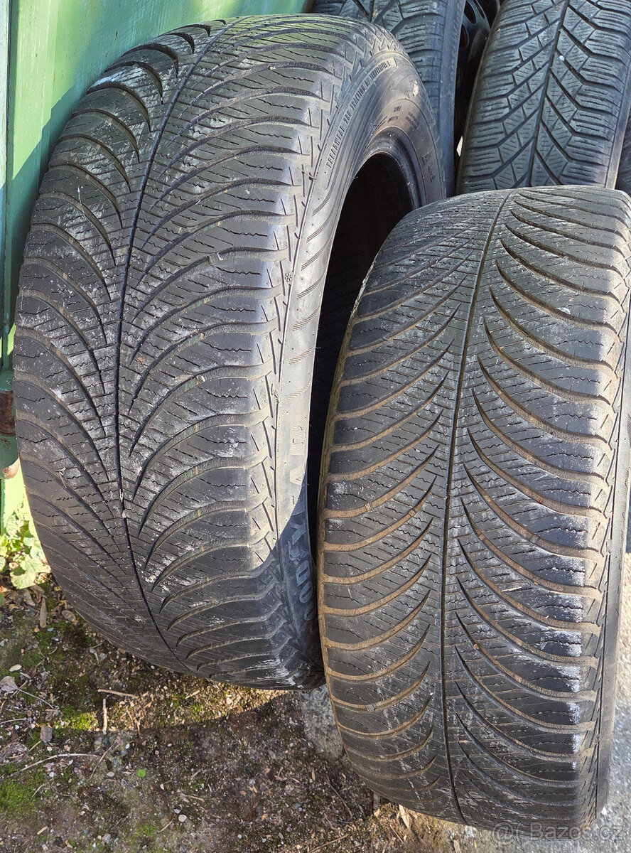 2x Celoroční pneu215/55R17 94V - 2