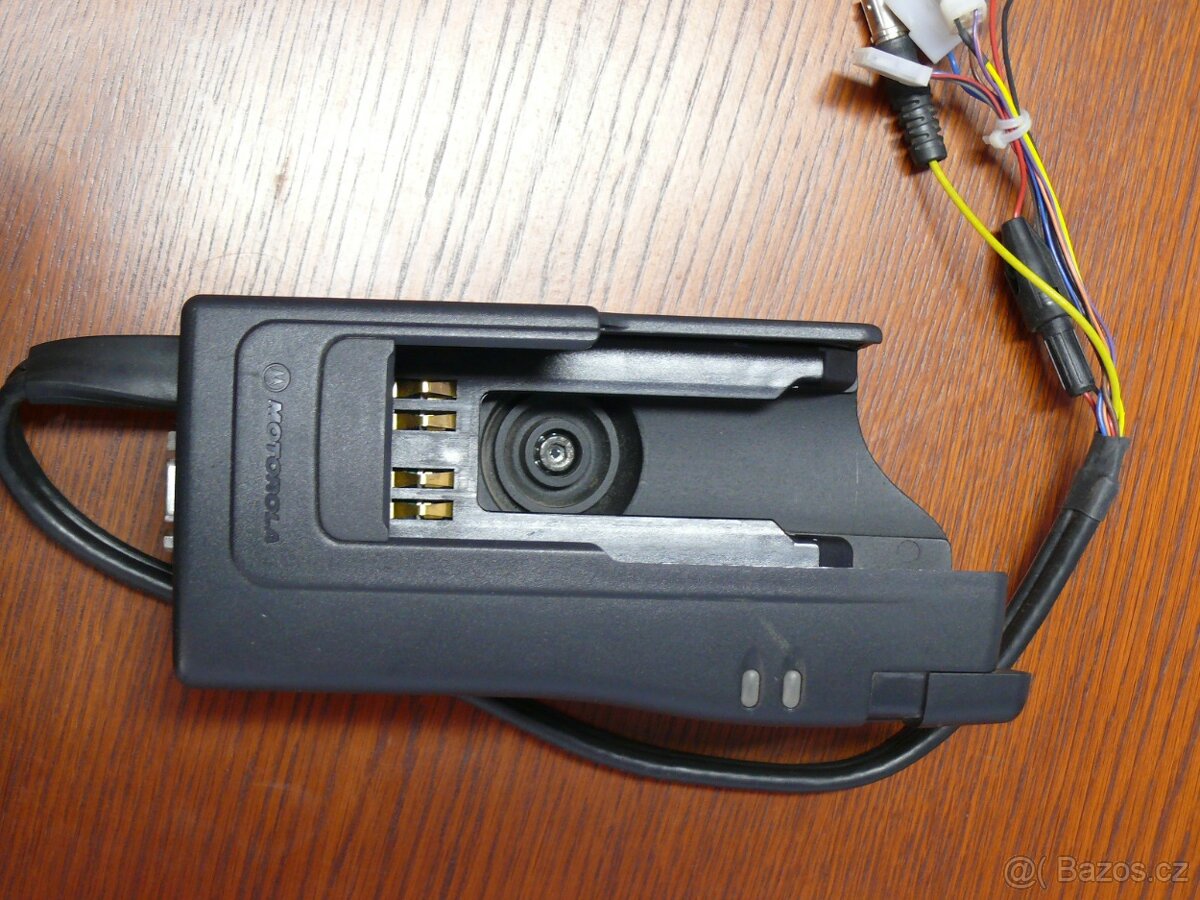 Motorola GP - vozidlový adaptér - 2