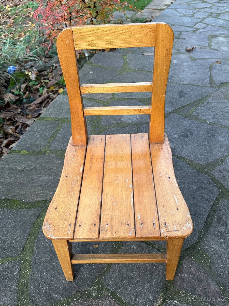 Dětská dřevěná židlička - 2