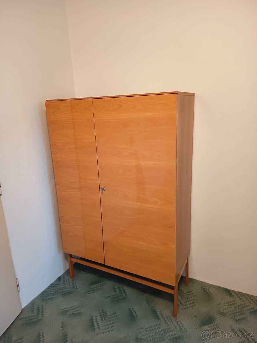 Skříňka daruji za odvoz - 2