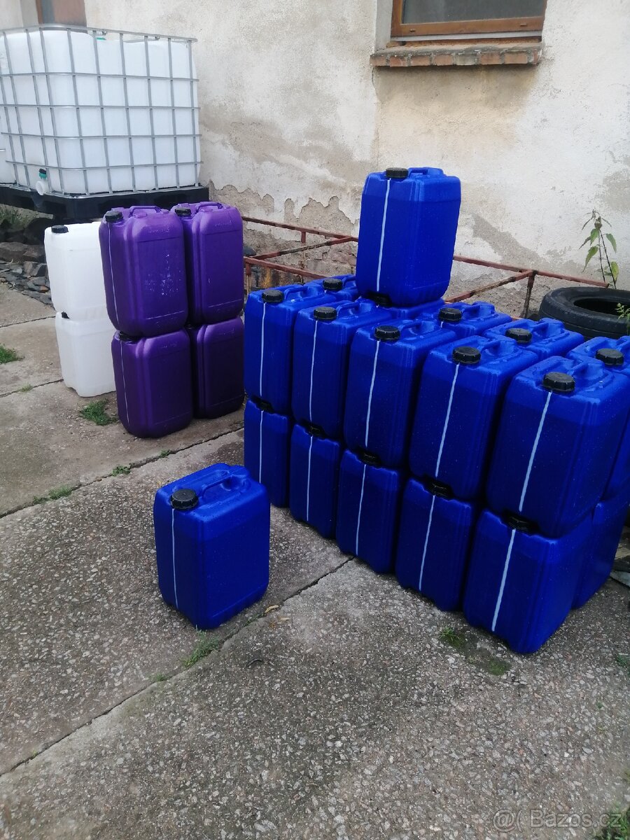 Kanystry plastové 50,20 litrové - 2