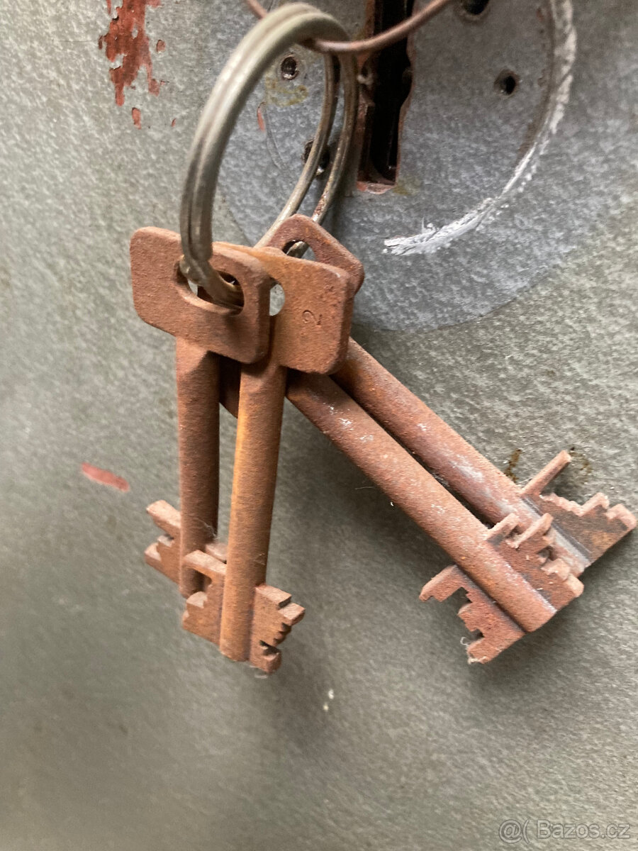 Trezor KOVONA - dveře se zámkem za 2.500 kč - 2