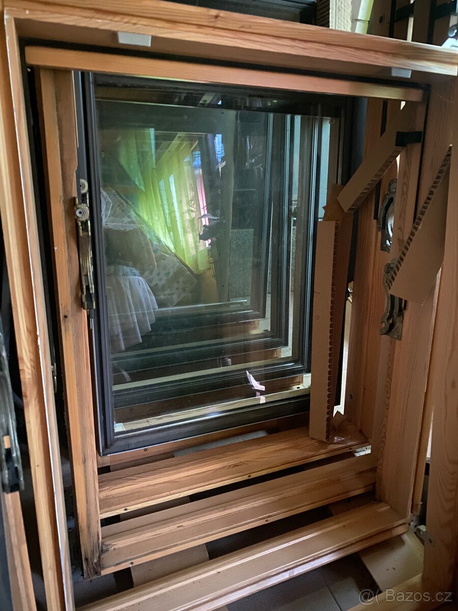 4x dřevěná střešní okna + Venkovní hliníková roleta - 2