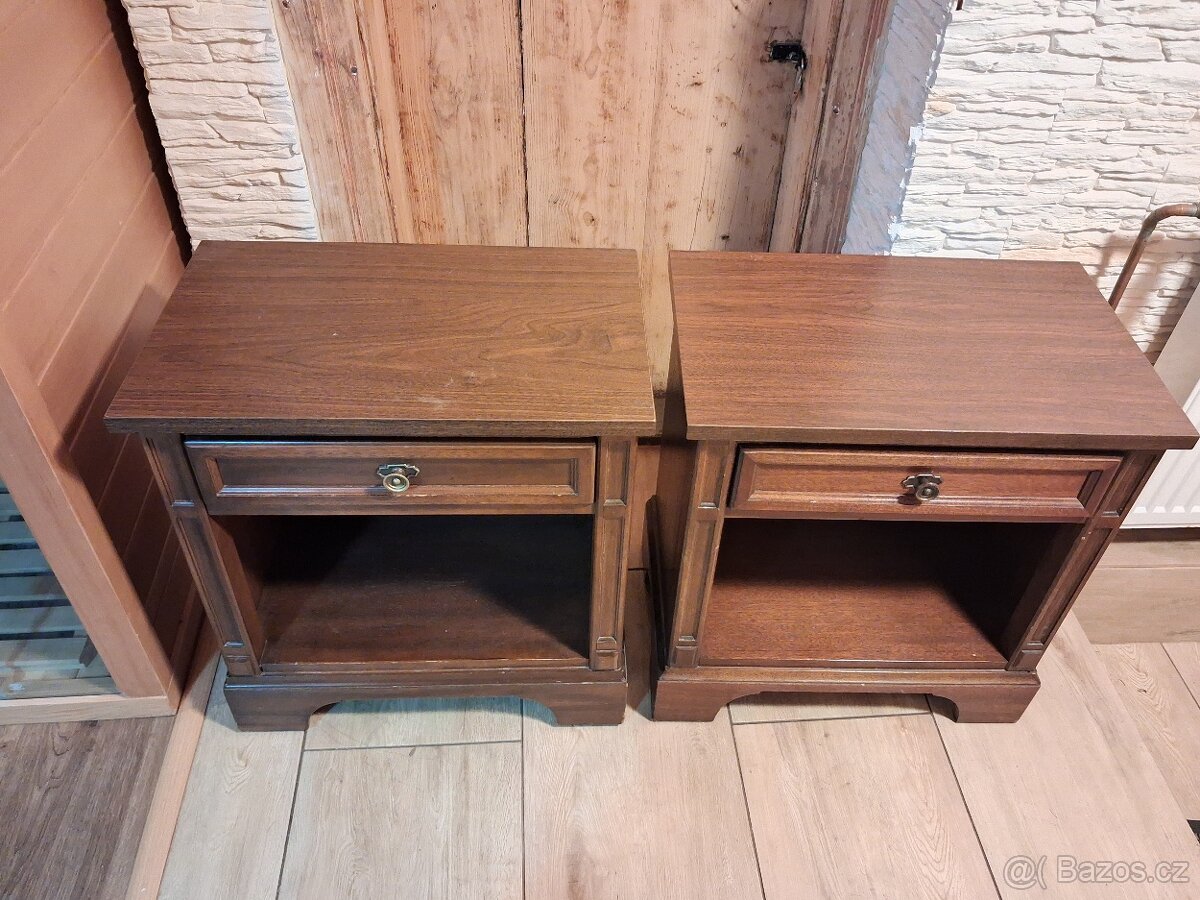 Masivní noční stolky - 2