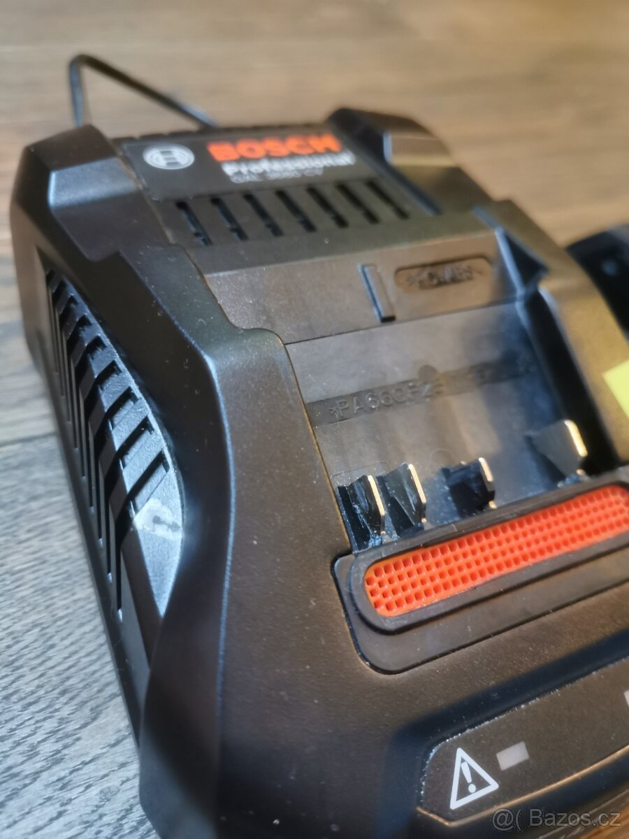 Nabiječka Bosch Gal 3680 CV a baterie Pro core 18 V - 2