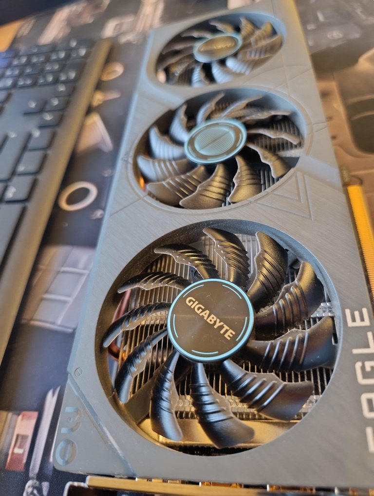 GIGABYTE EAGLE RTX 4060 8GB - 2