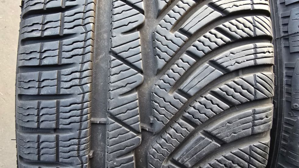 Zimní pneu 225/45/18 Michelin - 2