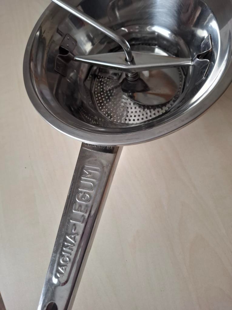 Robustní pasírovač/ lis na brambory - Itálie - 2