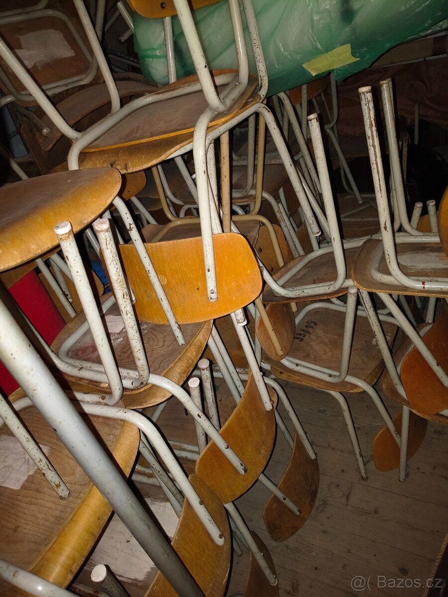Staré školní židle - 2