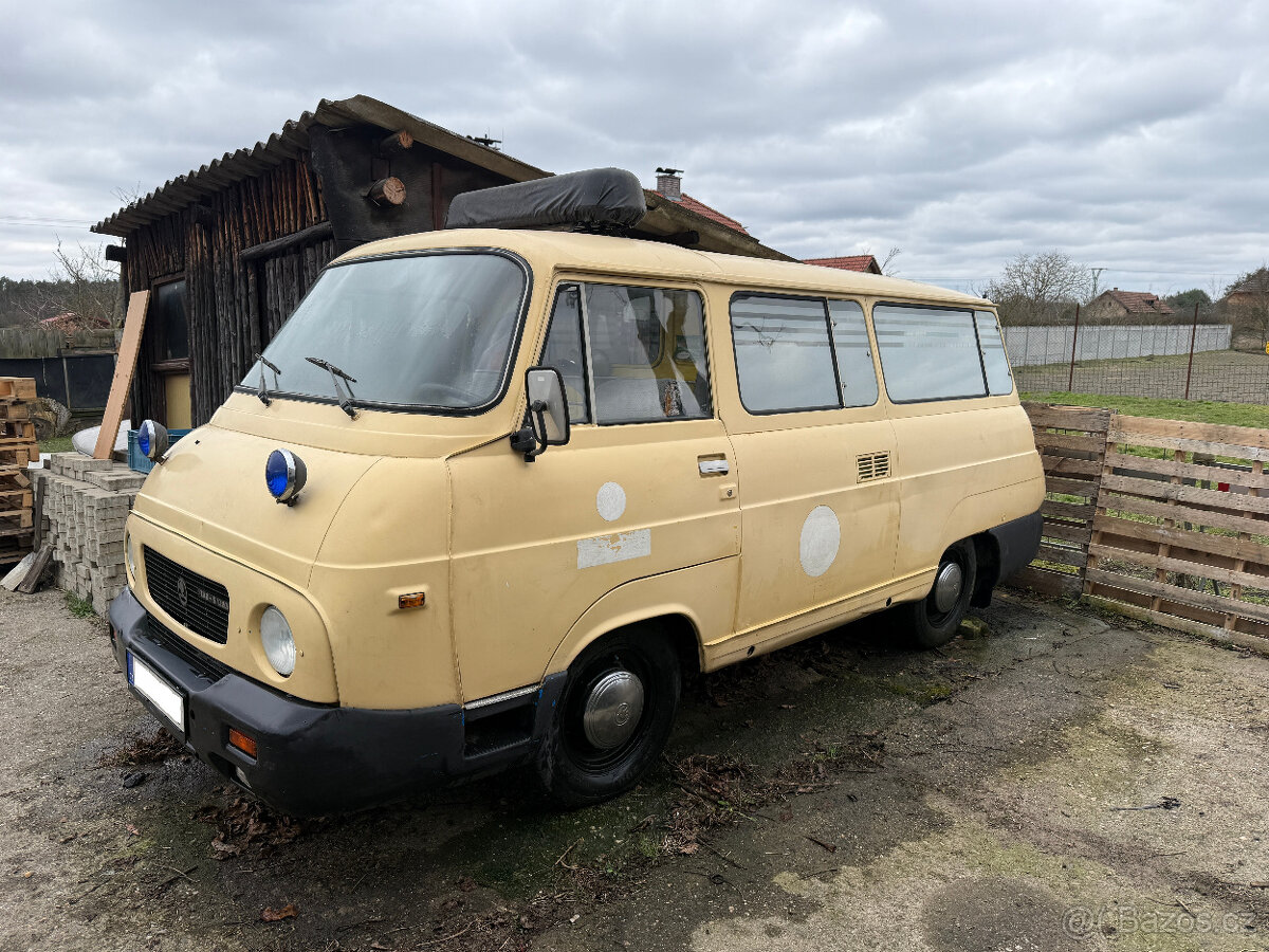 TAZ - Škoda 1203 - Sanitka - 2