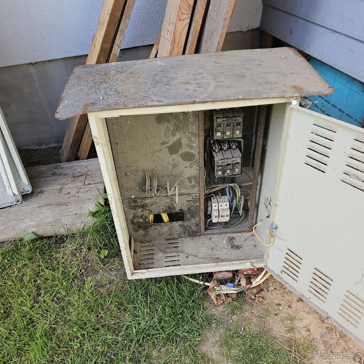 Stavební rozvadeč - 2