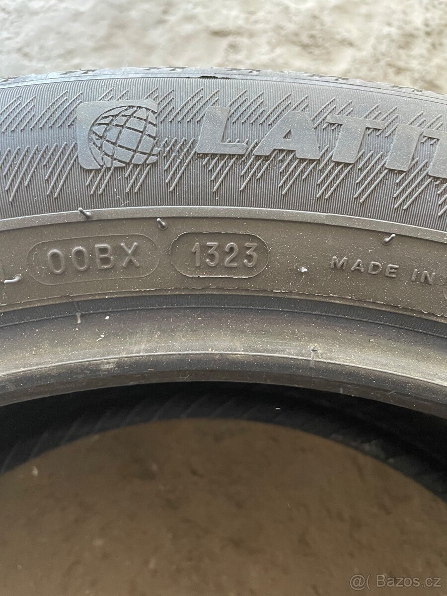 Pneu 235/50R19 - 2