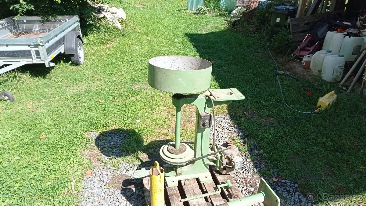 Zatáčecí hrnčířský kruh - 2