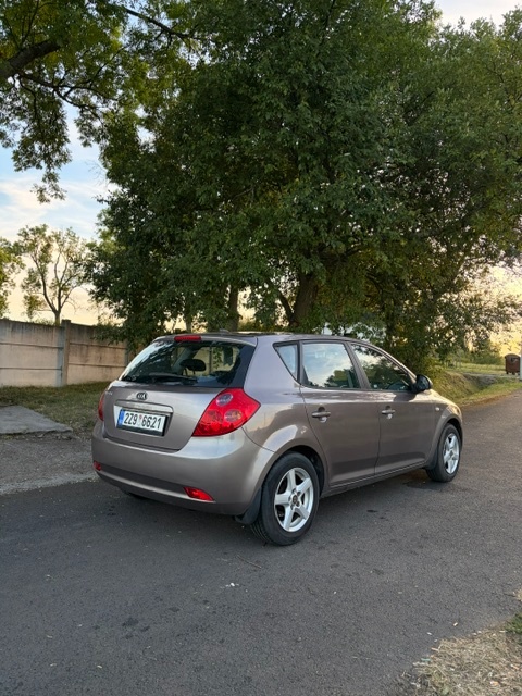 Kia Ceed 1.4 80kw // 2007 // 174 000km - 2