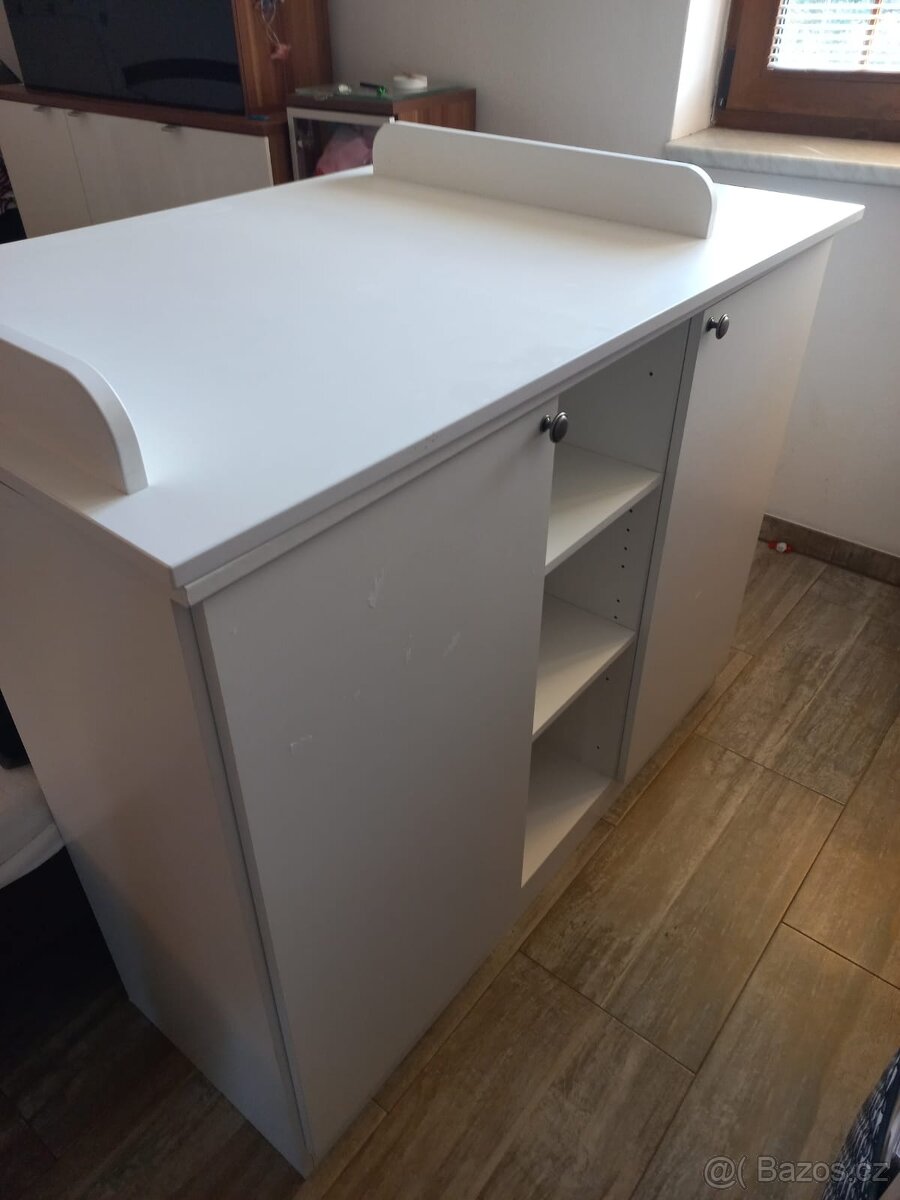 Skříňka s přebalovacím pultem - 2