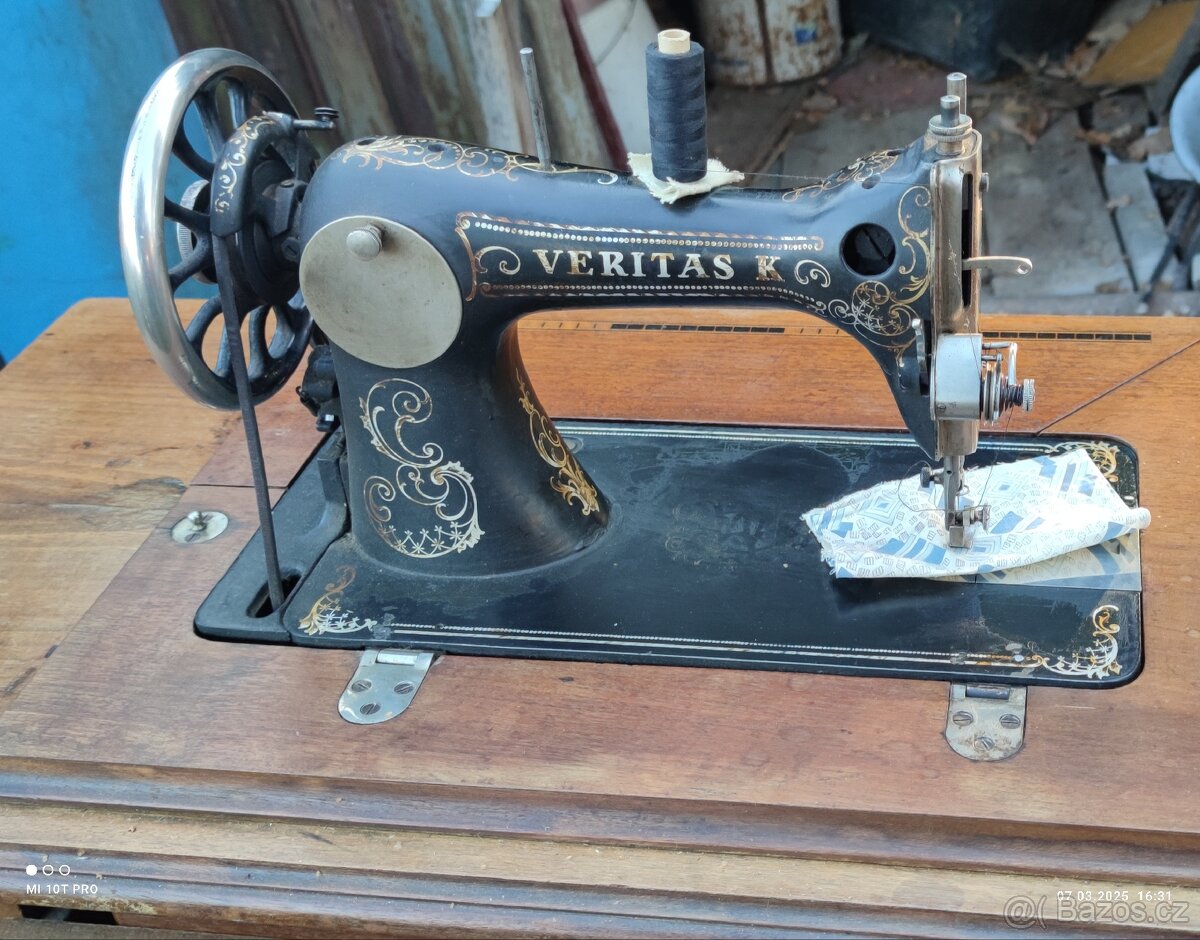 Retro šicí stroj - 2