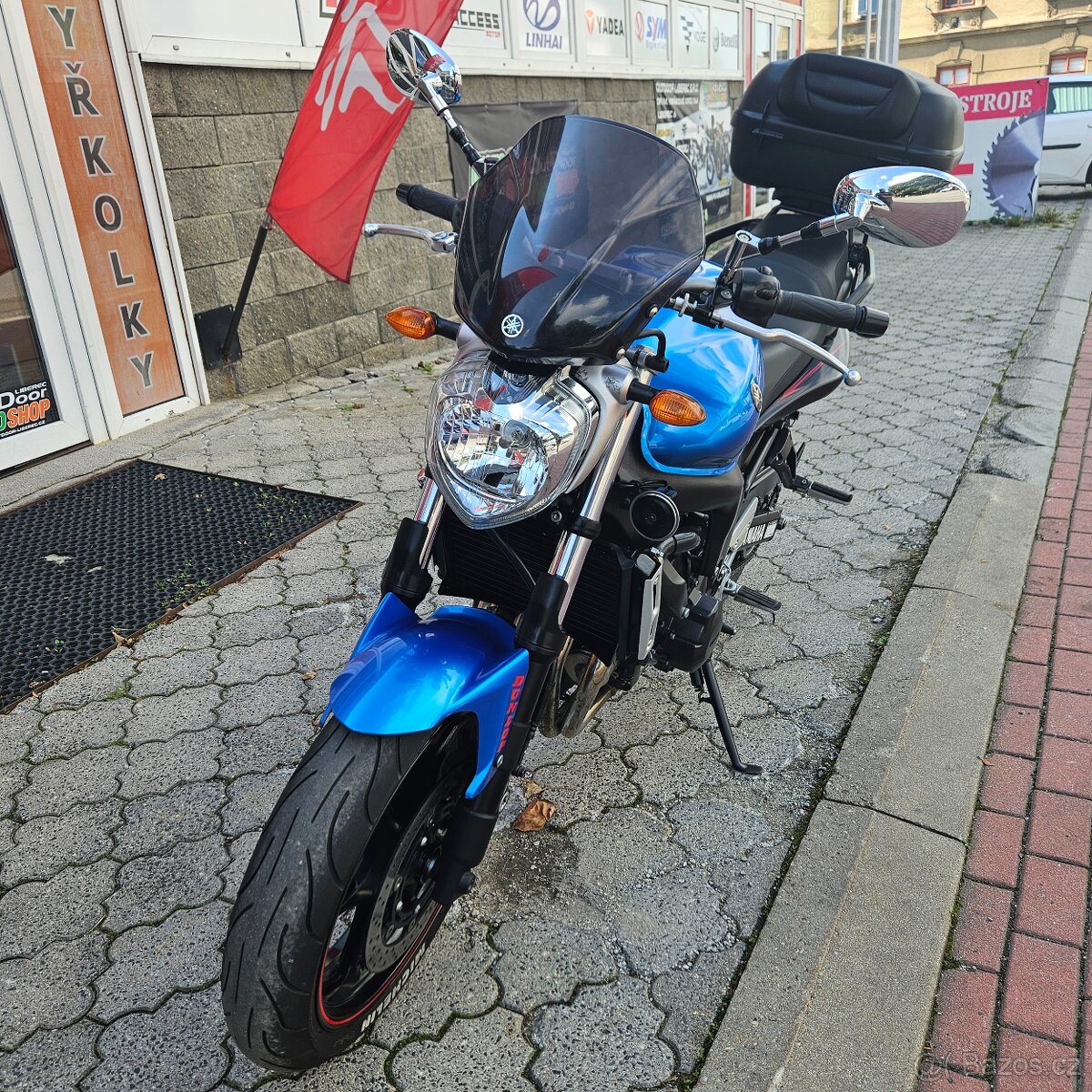 Yamaha FZ 6 Fazer, 1x zadní kufr, 2x klíč - 2