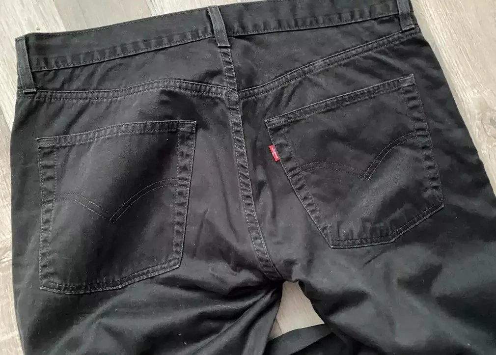 Levis pánské černé kalhoty vel. 34 - 2