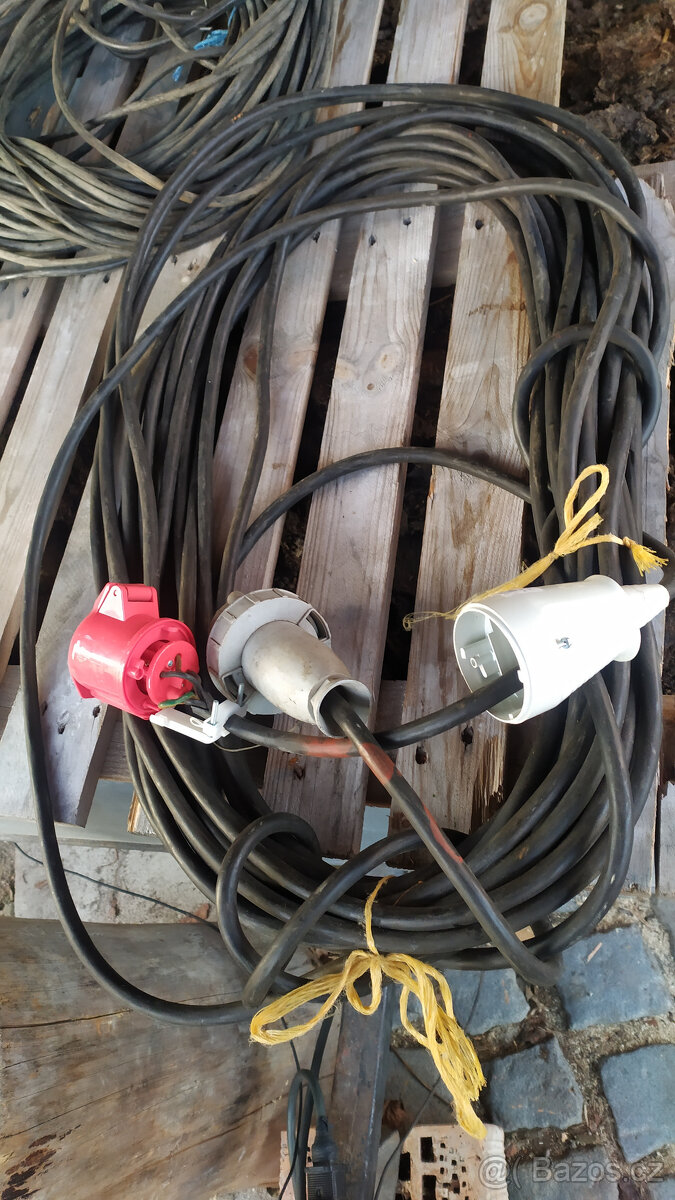 Prodlužovací kabel 4 x 380 V , rozvodné desky se spínači - 2