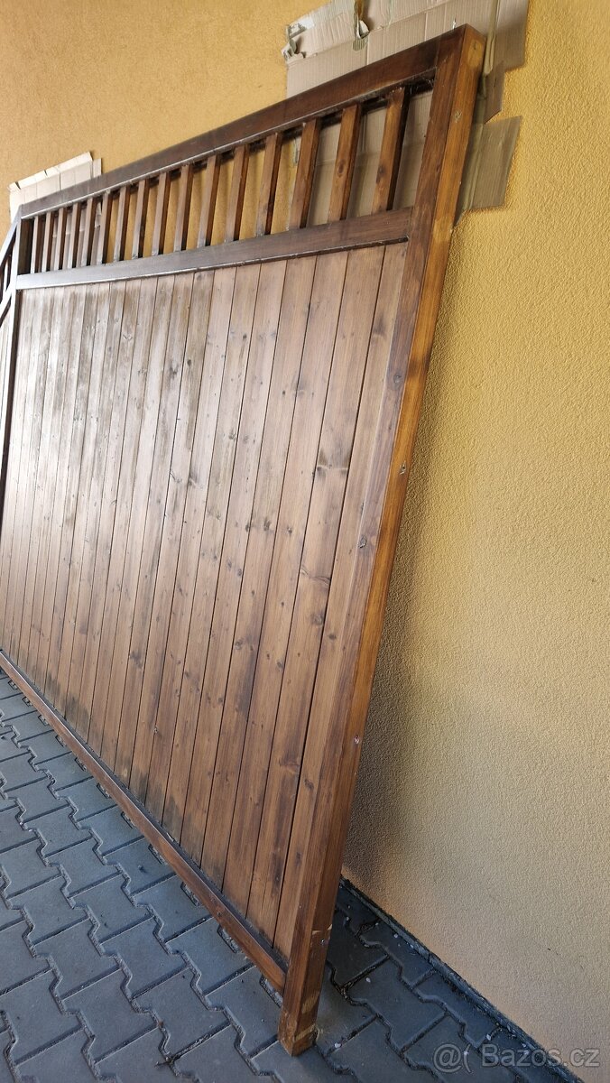 dřevěná zástěna 353x210cm - 2