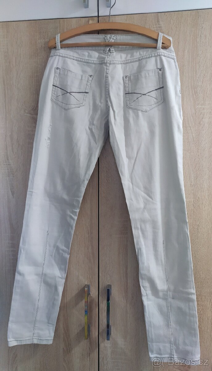 Šedé trhané džíny - 2