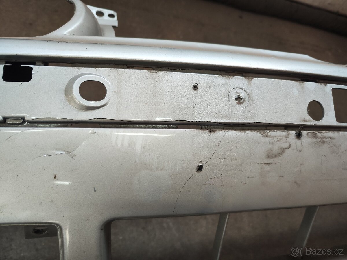 VW Golf 4, 2003 přední nárazník stříbrná barva - 2