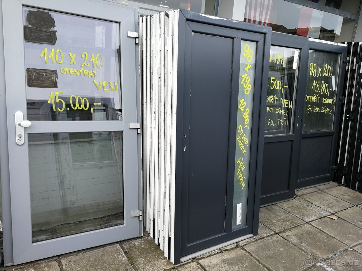 dveře použité vchodové - 2