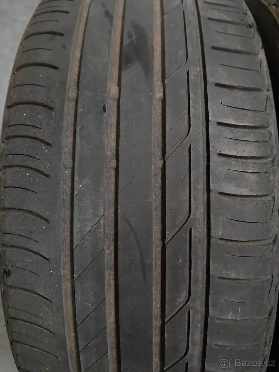 2x letní pneu Bridgestone - 215/45 R17. - 2