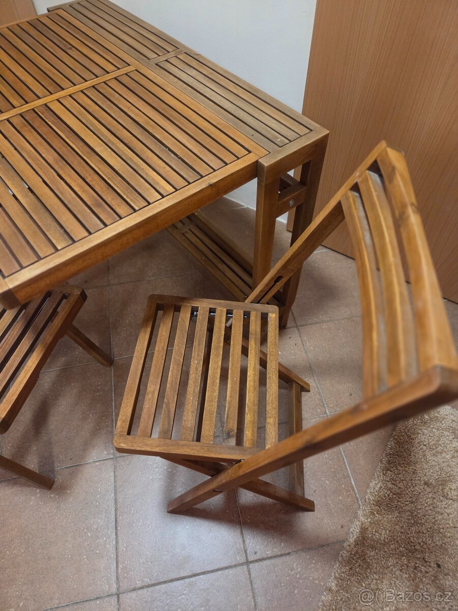 Dřevěný stůl a židle - 2