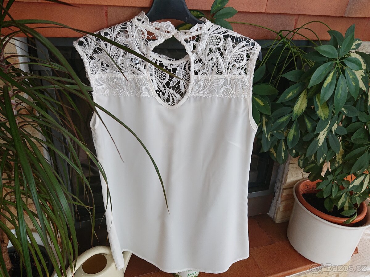 Velmi pekna halenka v.M/L - 2