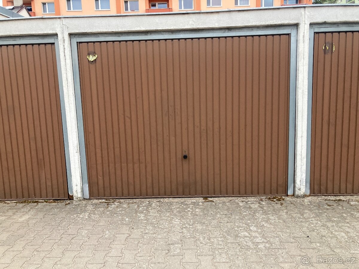 Pronájem garáže v centru Chocně - 2